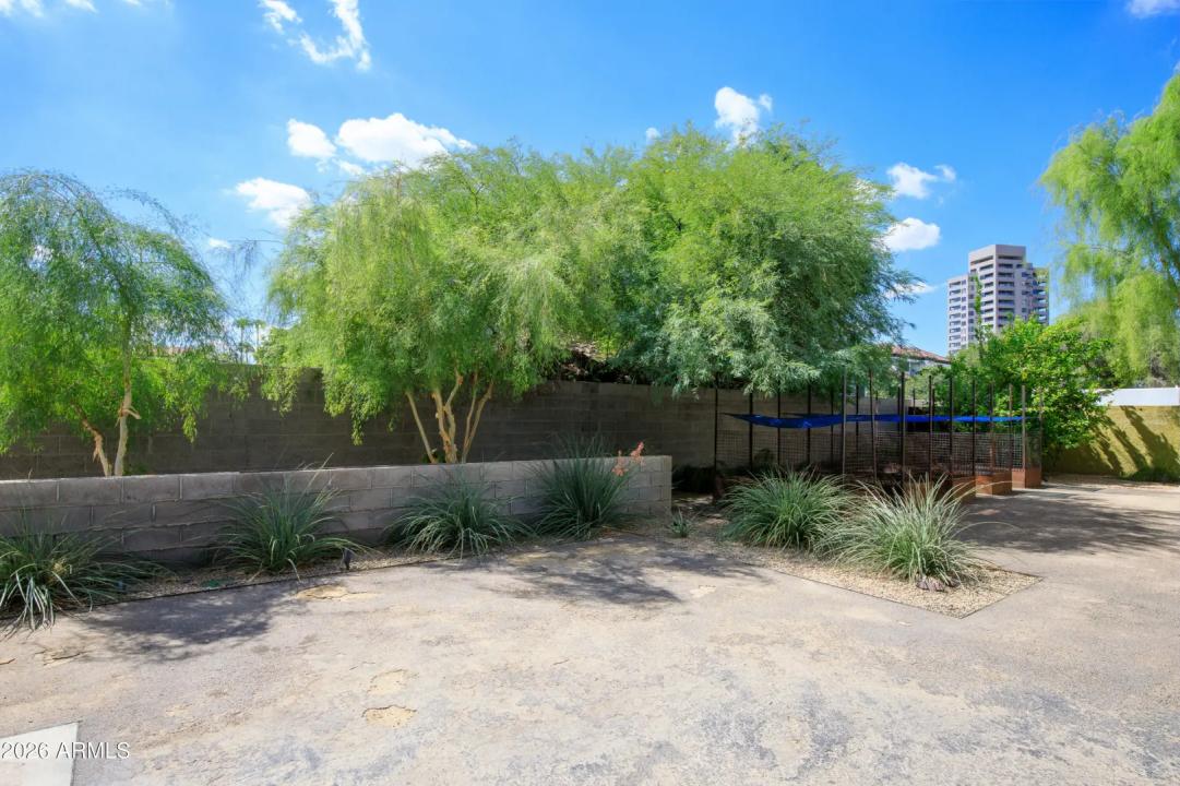 Real Estate Picture 25