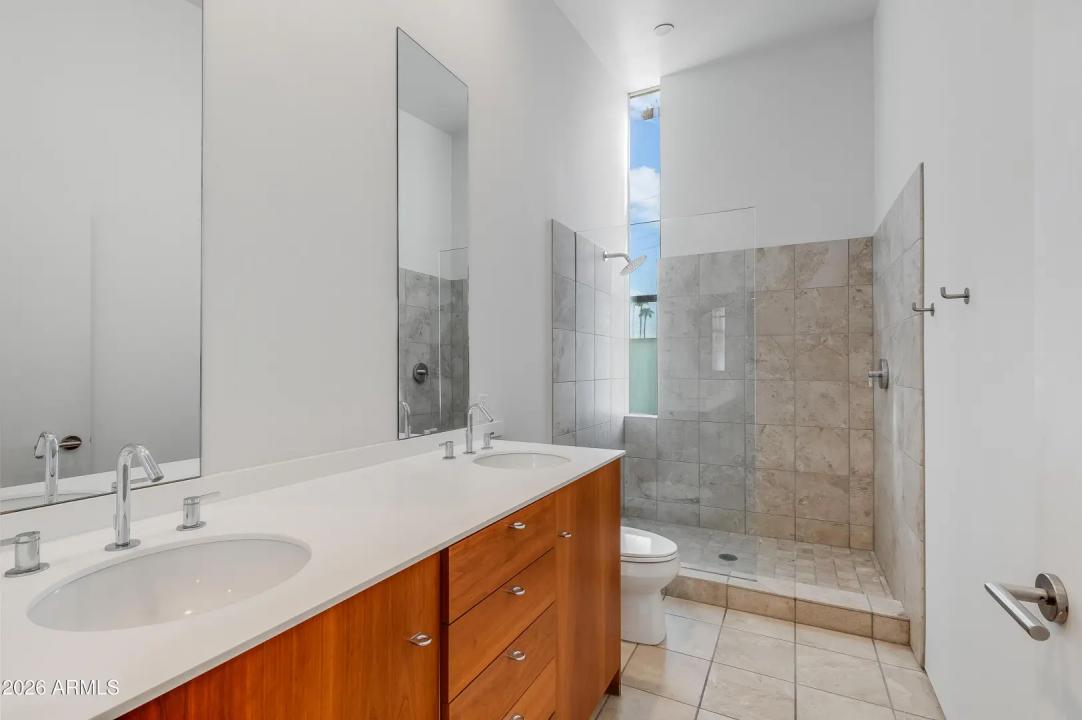 Real Estate Picture 16