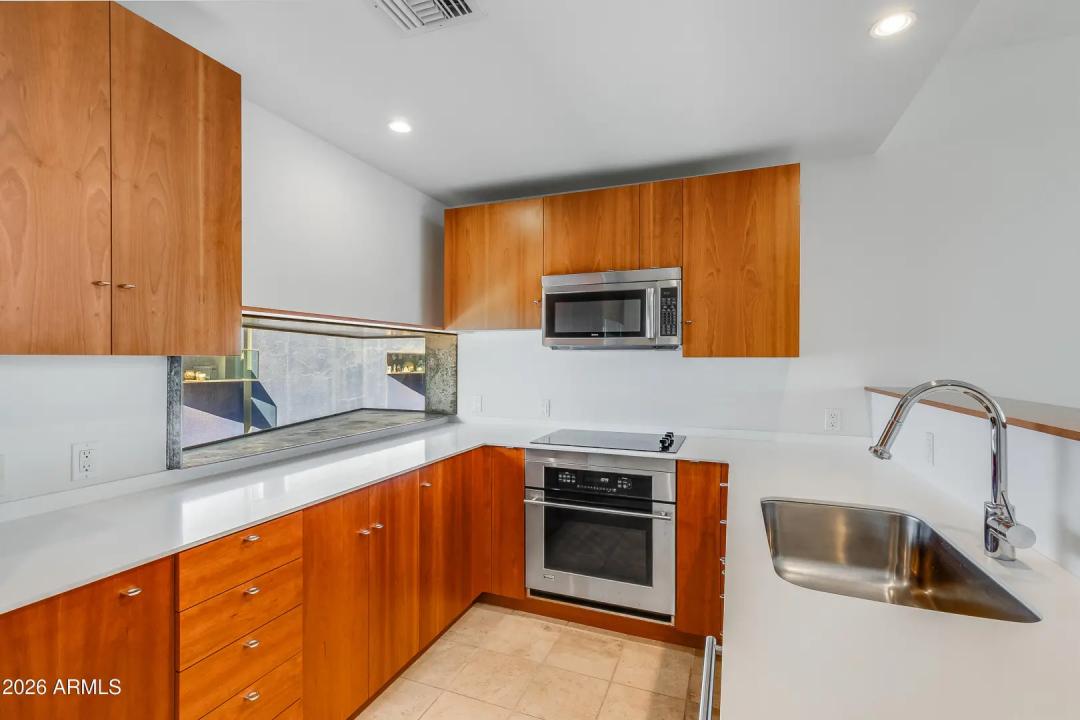 Real Estate Picture 9