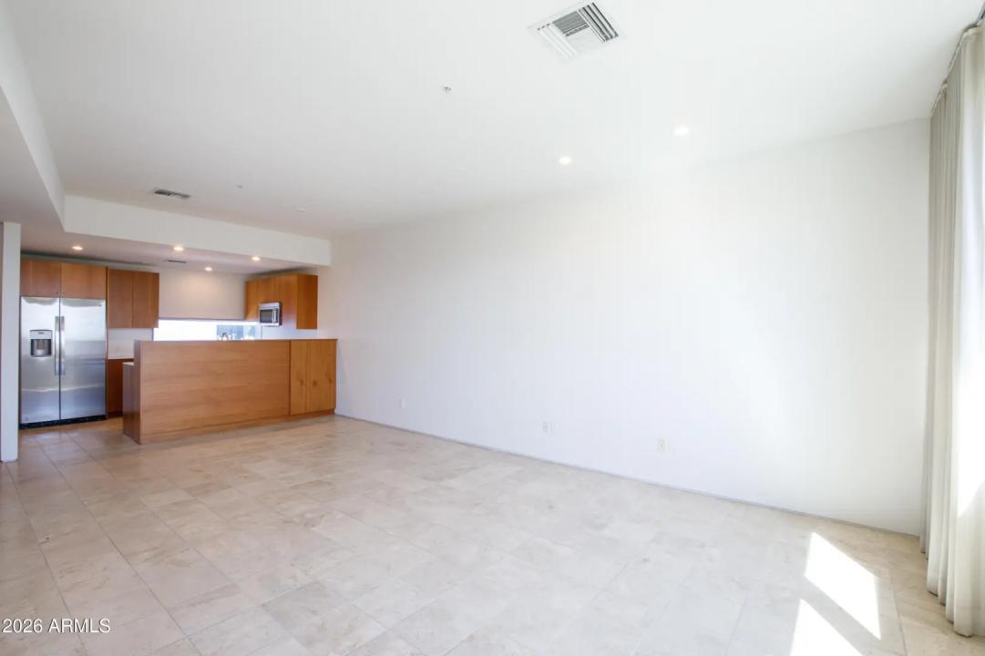 Real Estate Picture 4