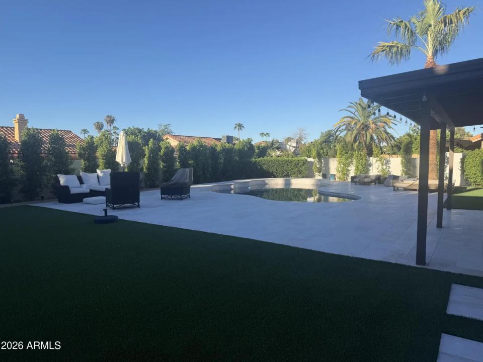 Real Estate Picture 11