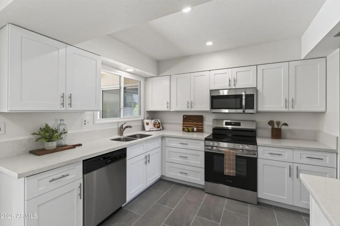 Real Estate Picture 10