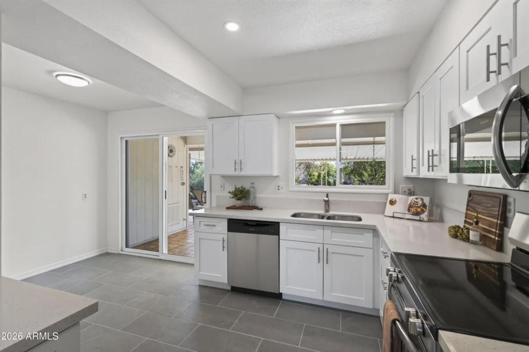 Real Estate Picture 11