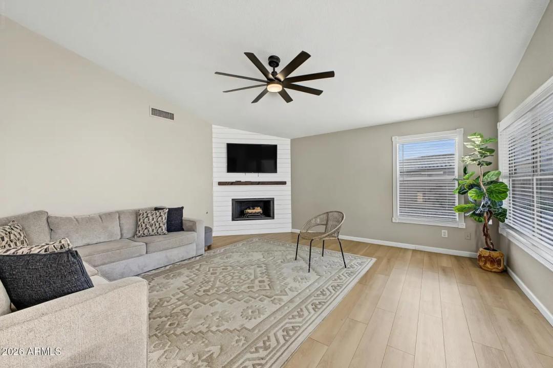 Real Estate Picture 9
