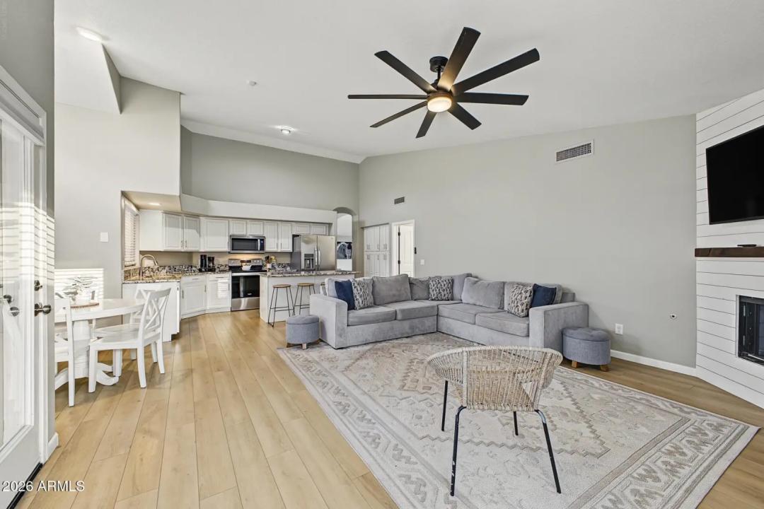 Real Estate Picture 10