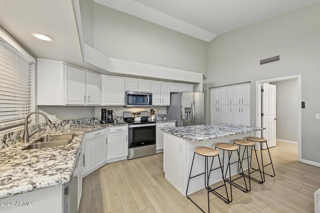 Real Estate Picture 11