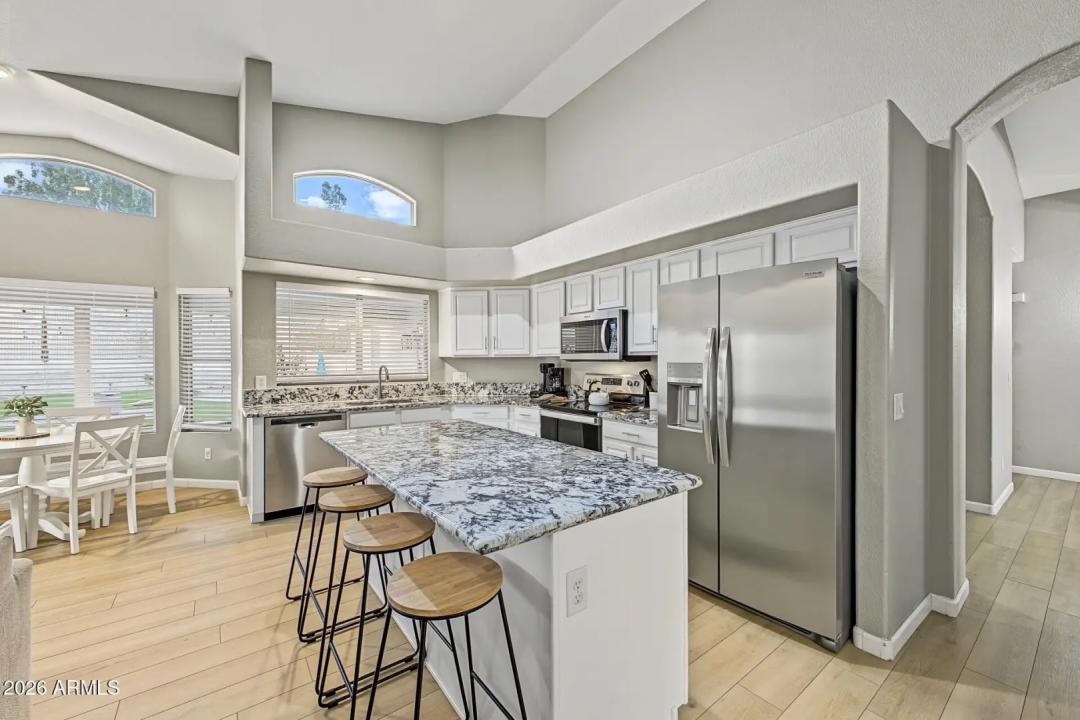 Real Estate Picture 12