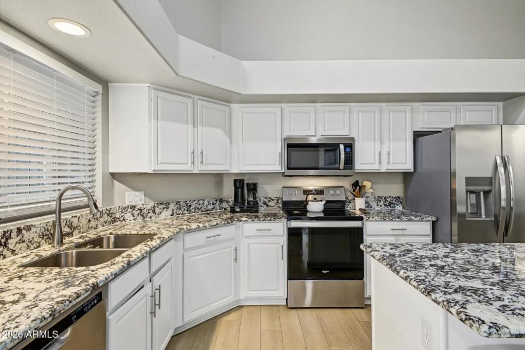Real Estate Picture 14