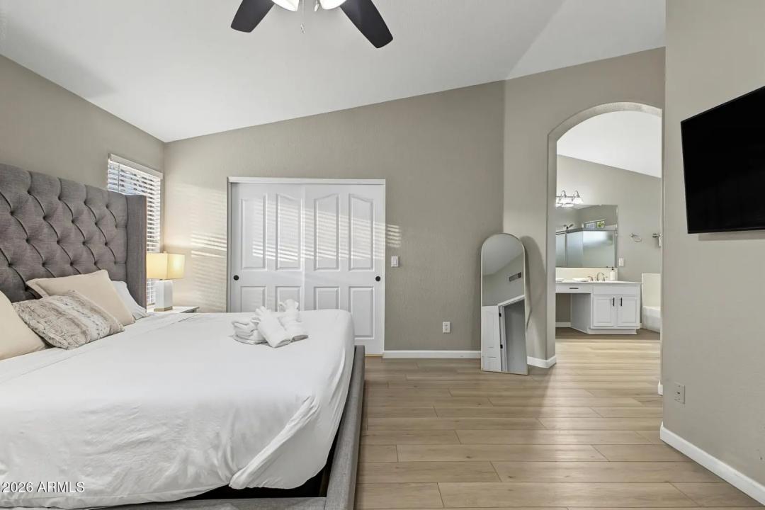 Real Estate Picture 18