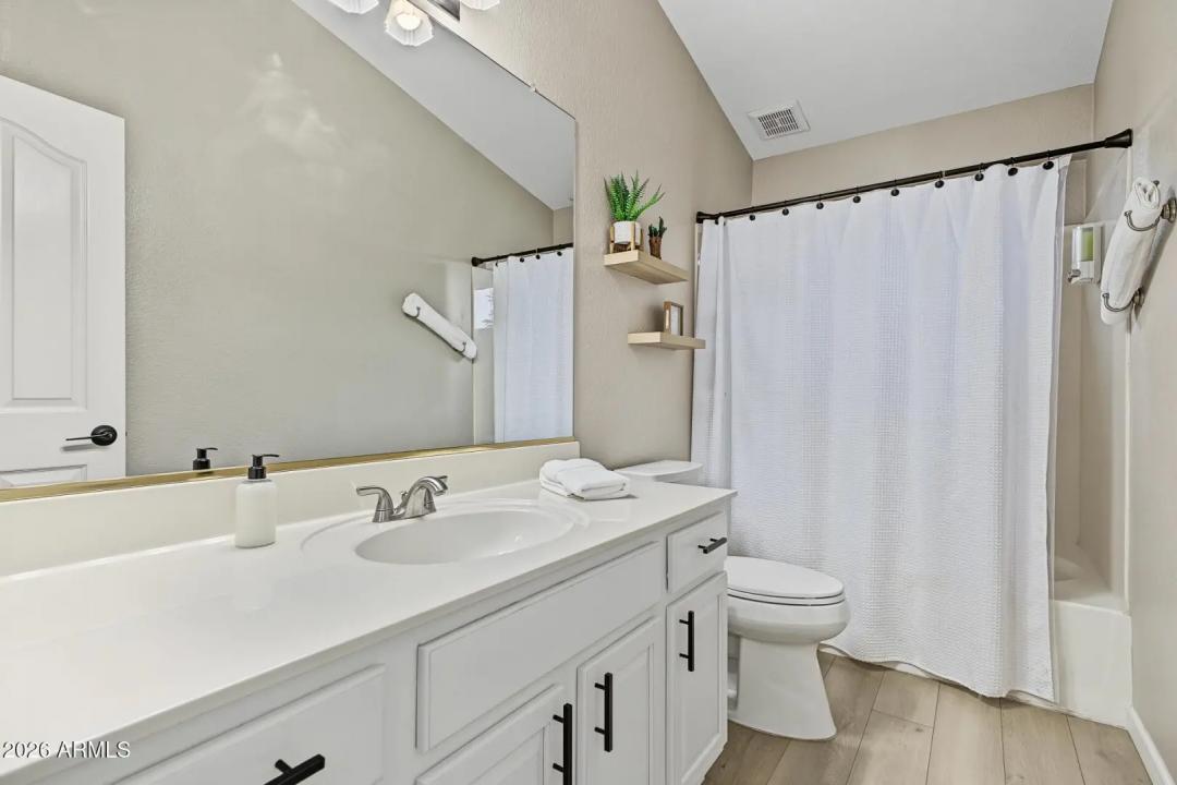 Real Estate Picture 24