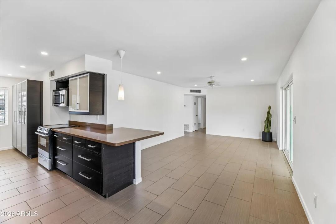 Real Estate Picture 11