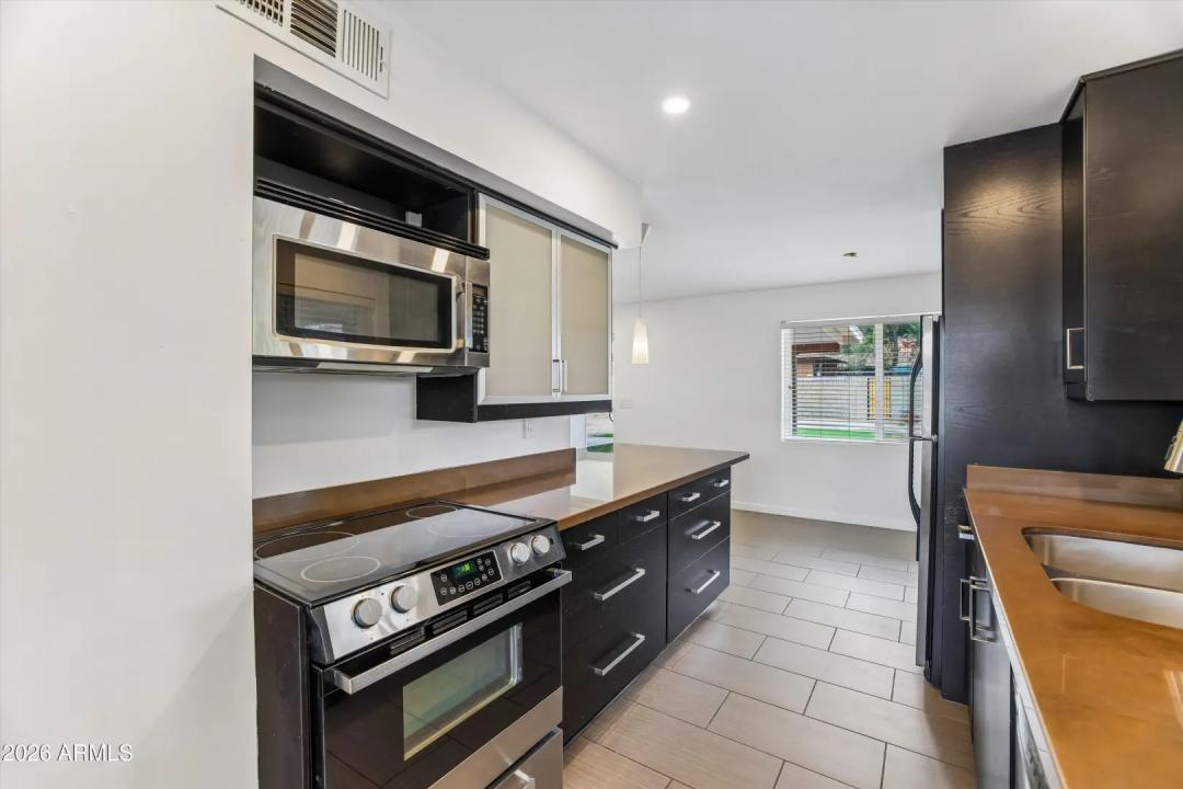 Real Estate Picture 16