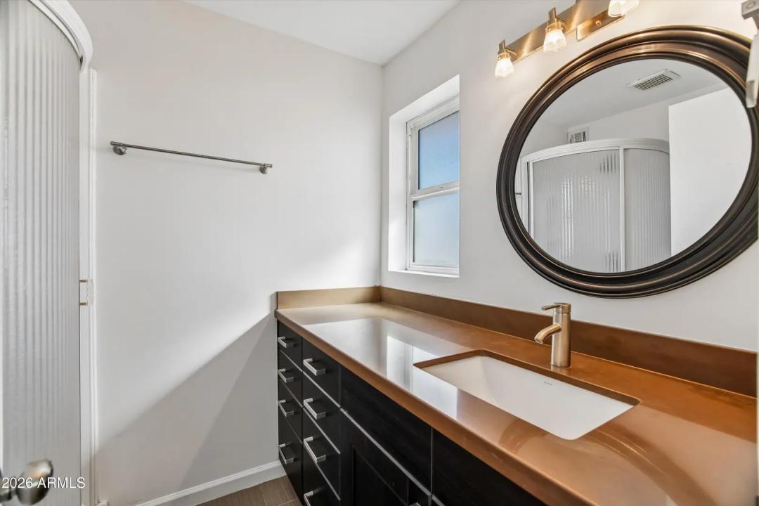 Real Estate Picture 22