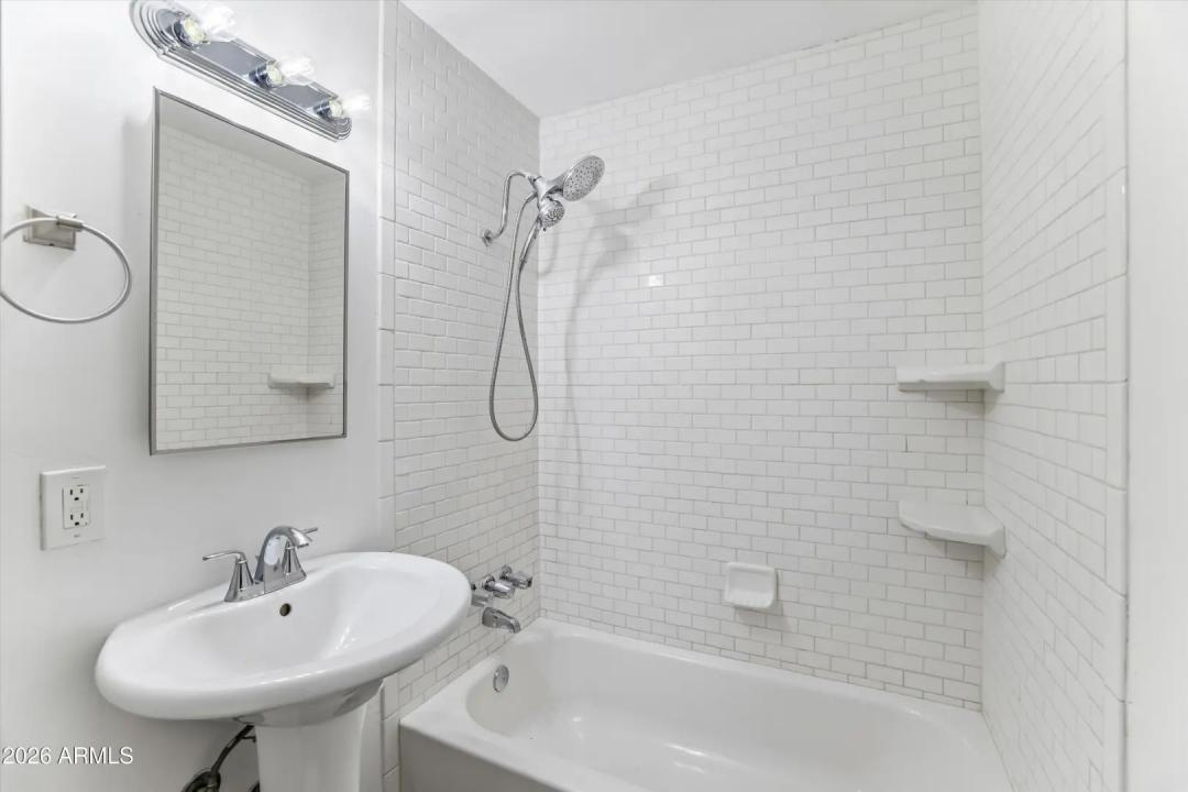 Real Estate Picture 30