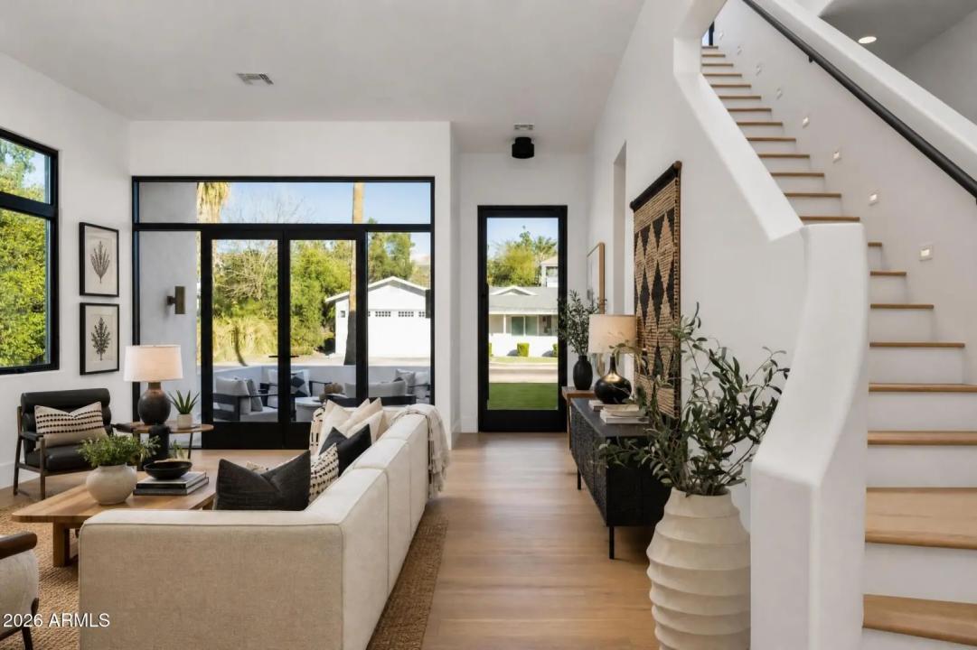 Real Estate Picture 4