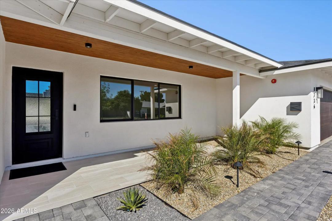 Real Estate Picture 4