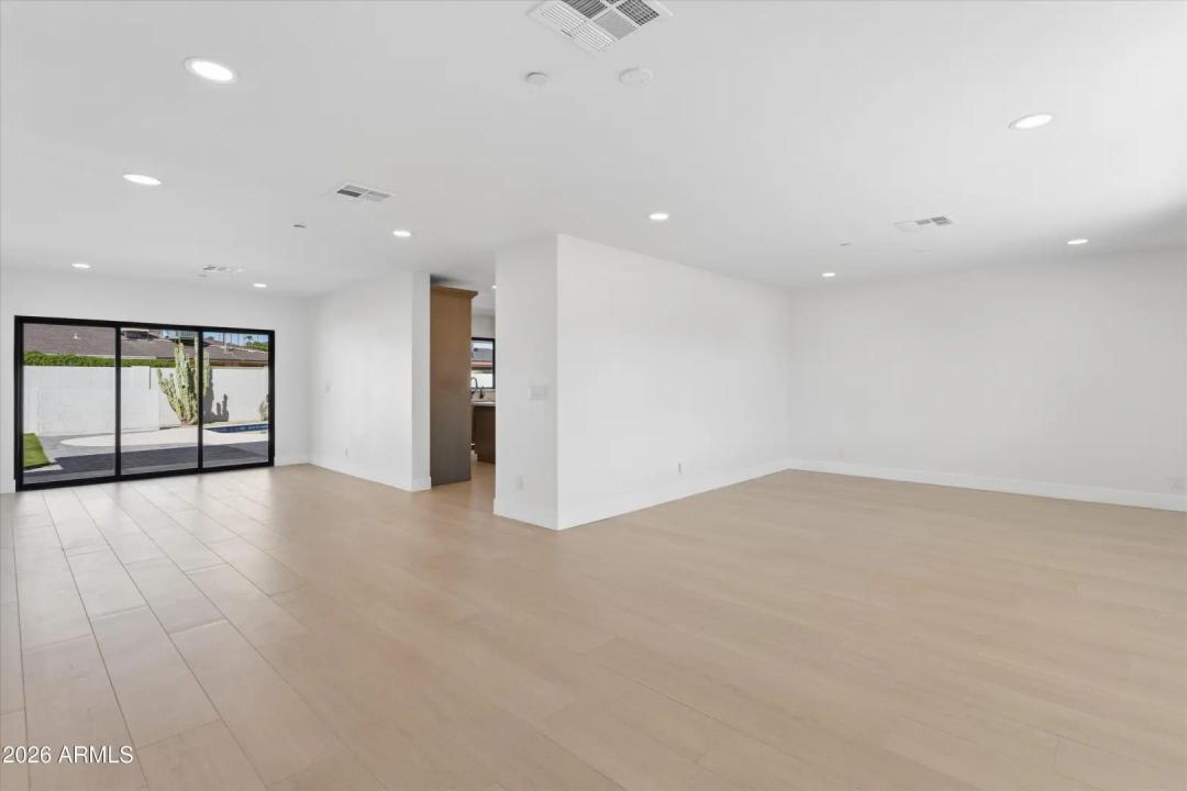 Real Estate Picture 16