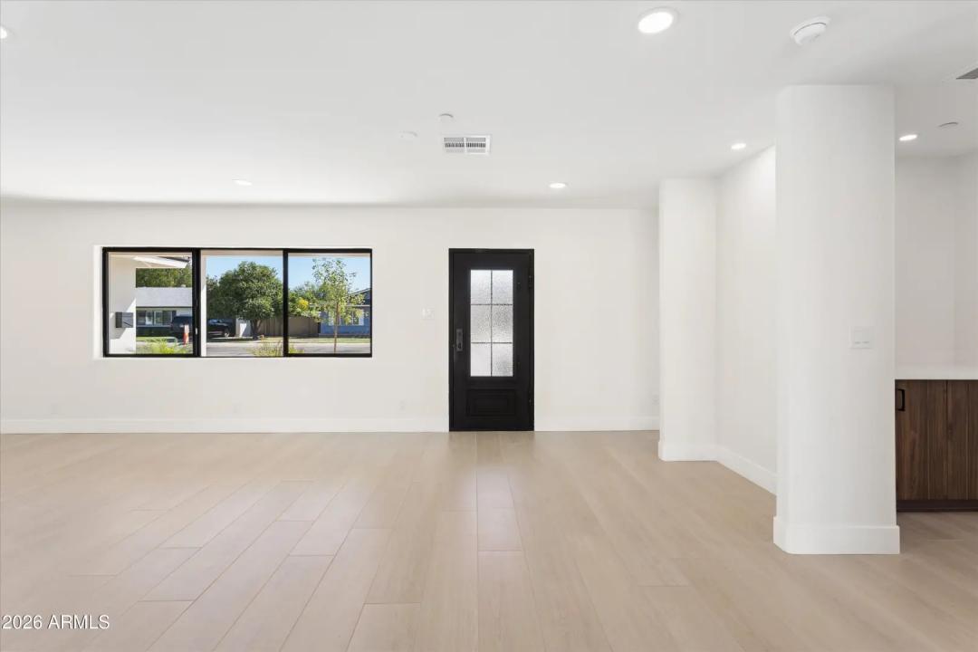 Real Estate Picture 18