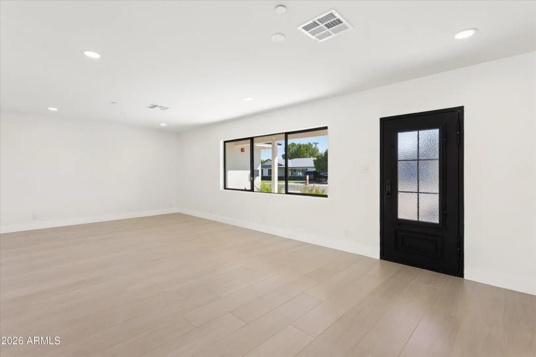 Real Estate Picture 17