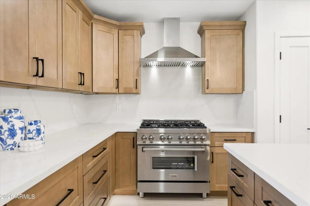Real Estate Picture 11