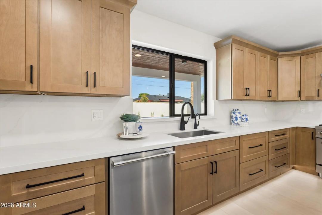 Real Estate Picture 12