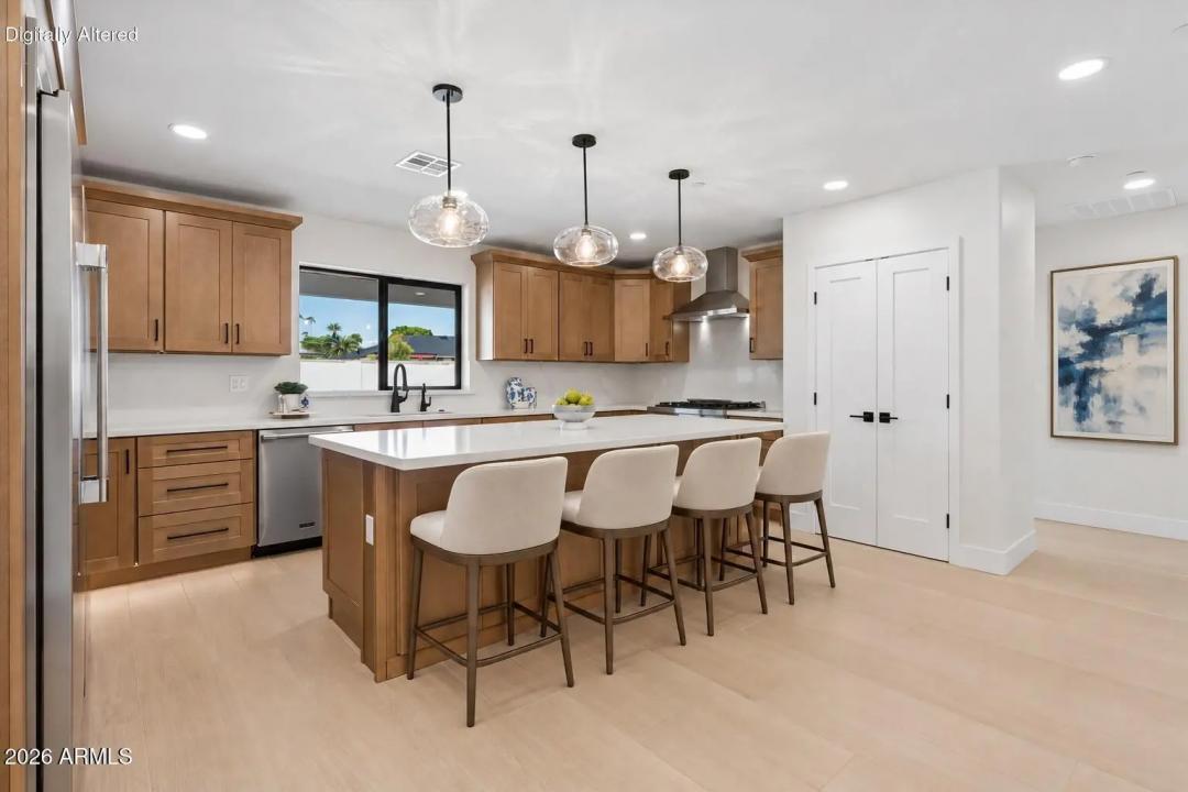 Real Estate Picture 7