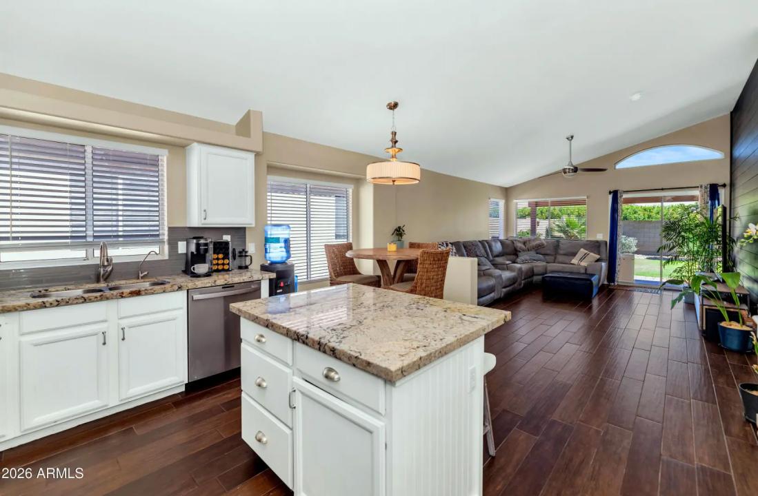 Real Estate Picture 5