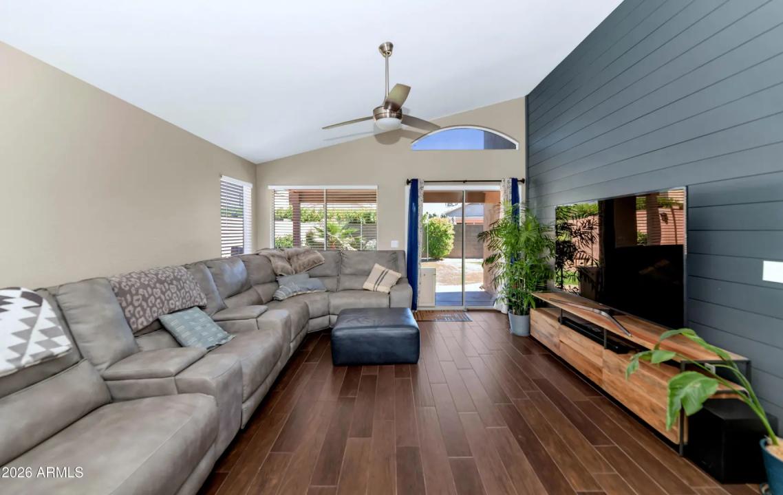 Real Estate Picture 9