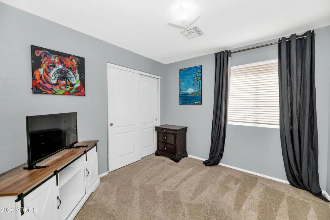 Real Estate Picture 17