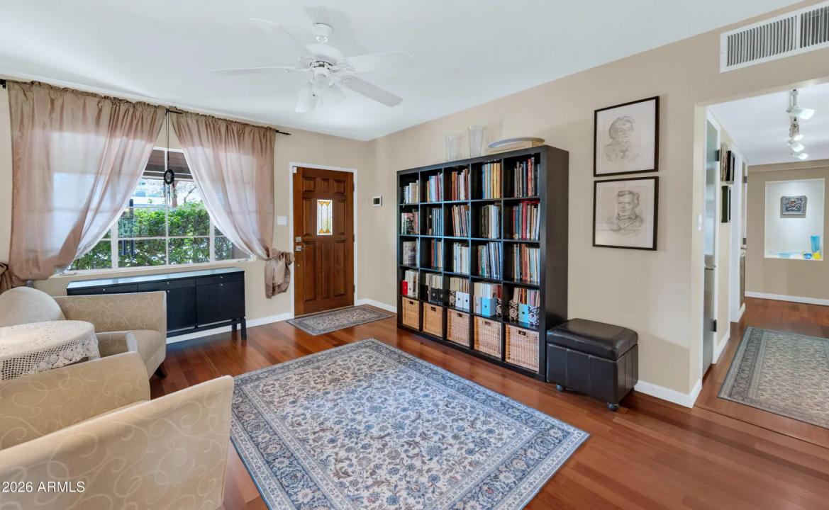 Real Estate Picture 4