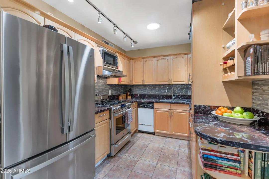 Real Estate Picture 8