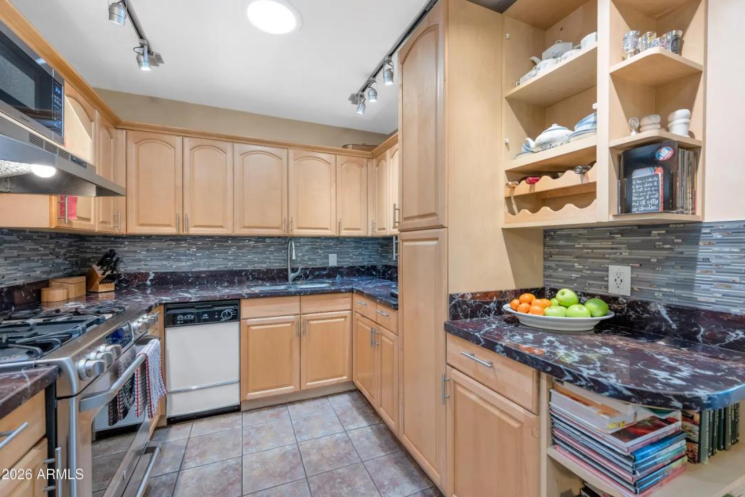 Real Estate Picture 9
