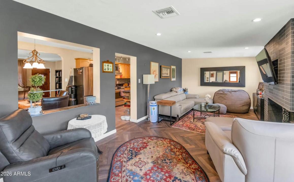 Real Estate Picture 11