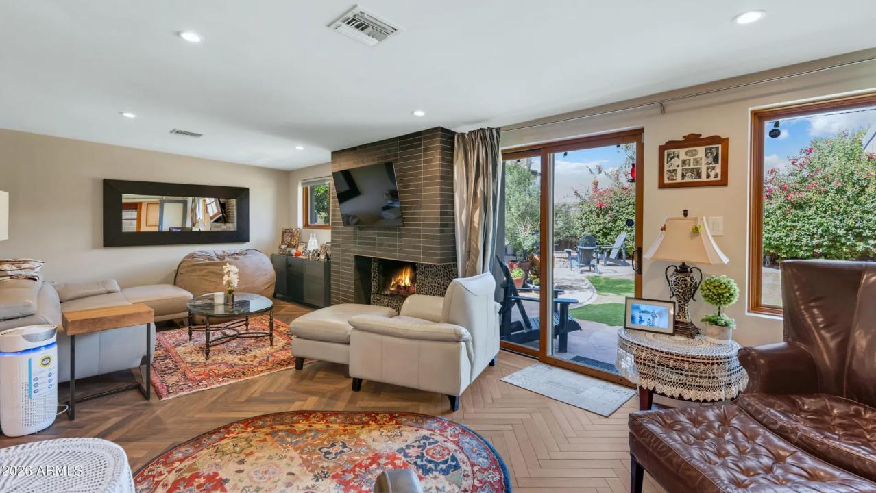 Real Estate Picture 12