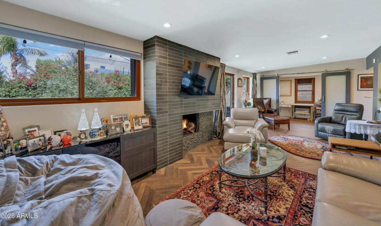 Real Estate Picture 13