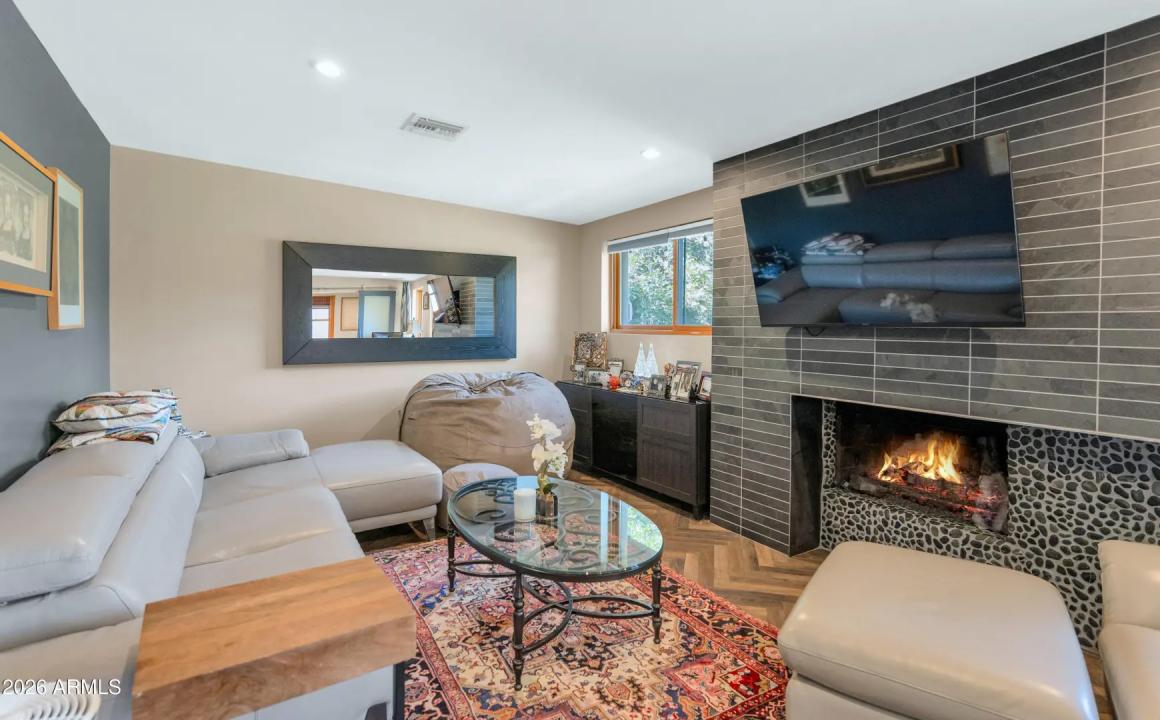 Real Estate Picture 14