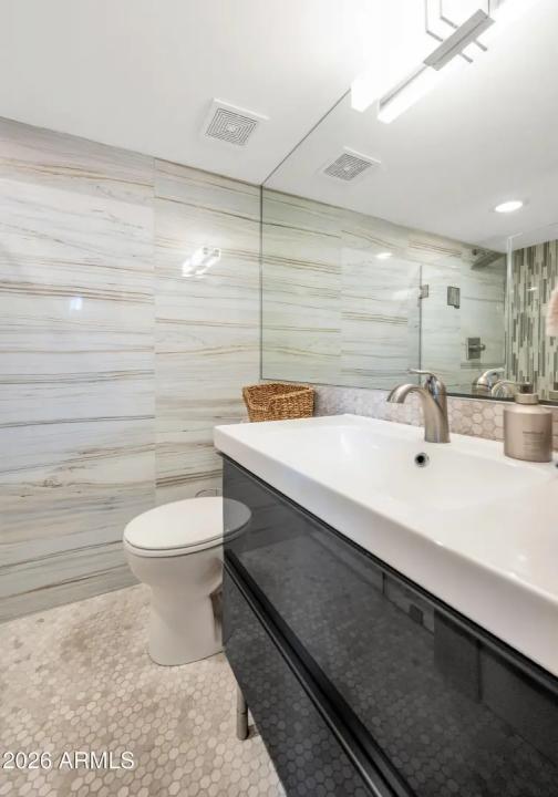 Real Estate Picture 32