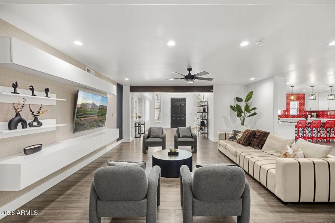 Real Estate Picture 3