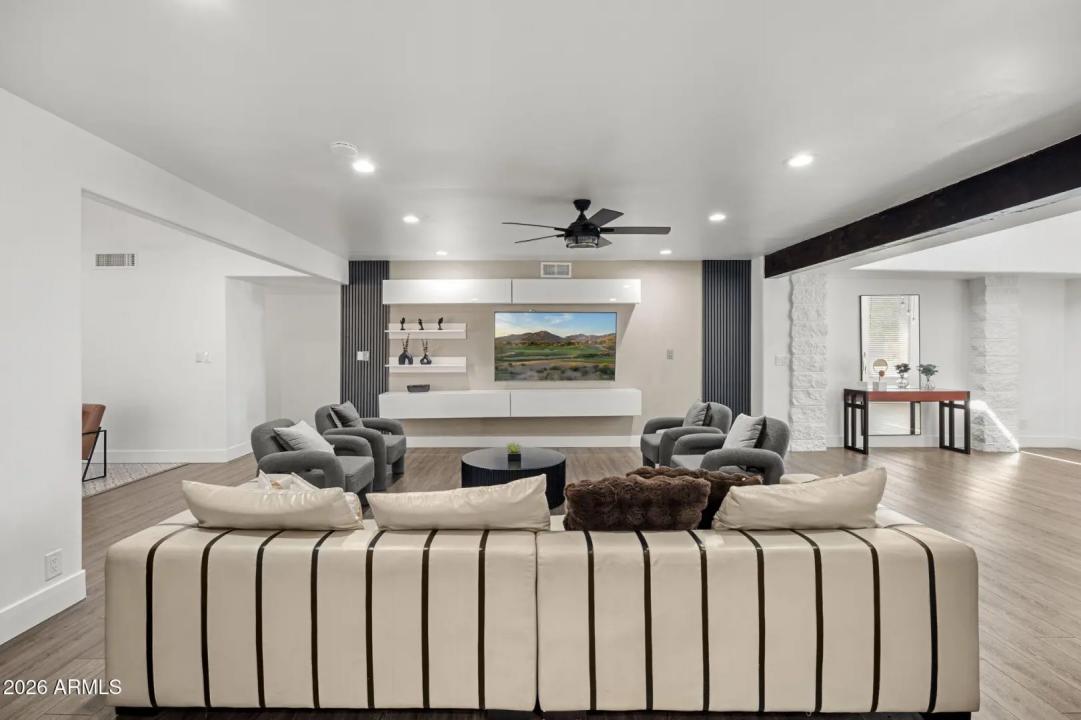 Real Estate Picture 5