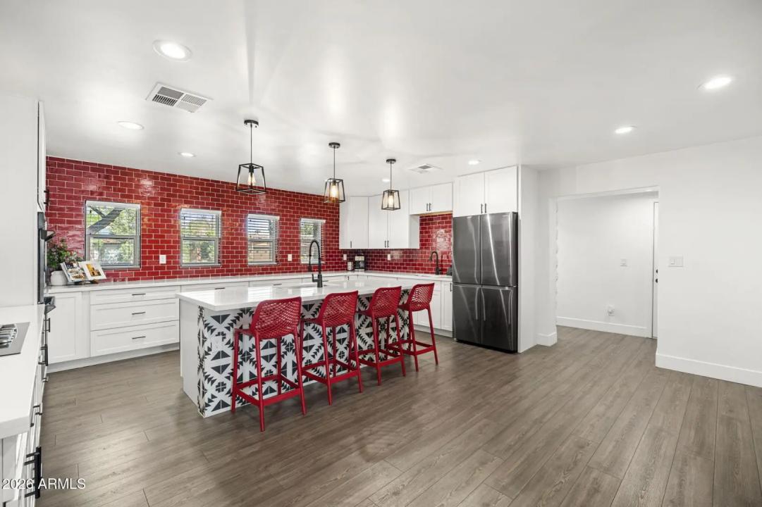 Real Estate Picture 6
