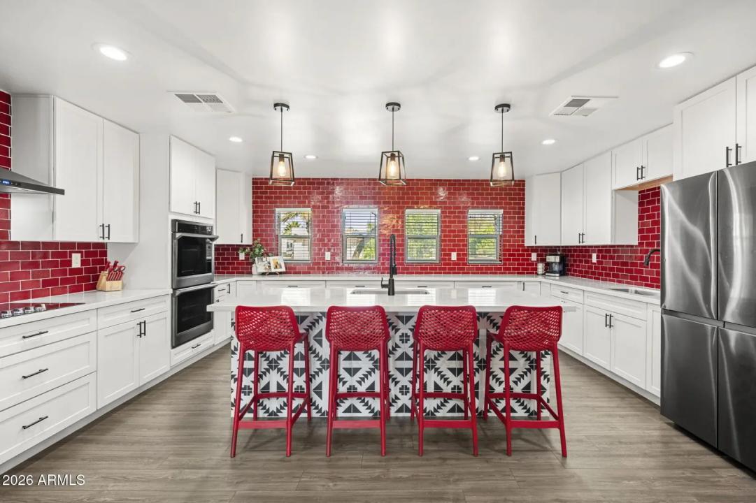Real Estate Picture 7