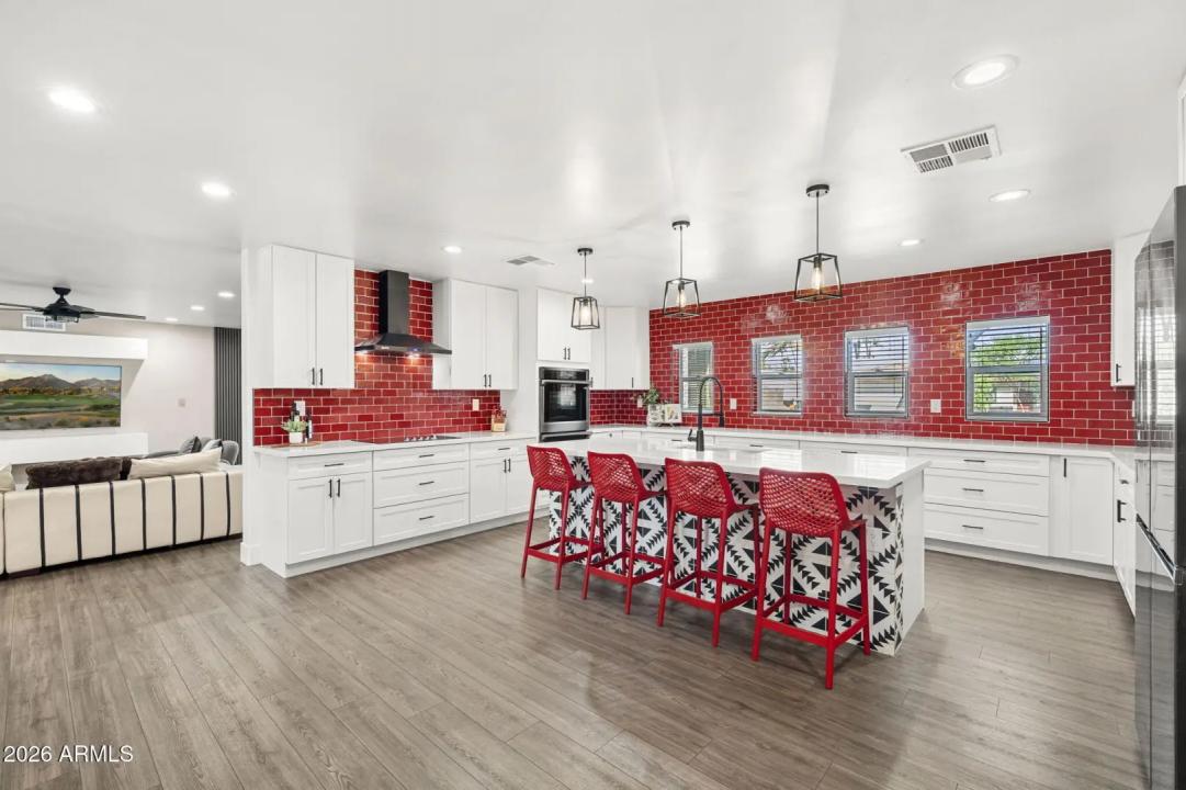 Real Estate Picture 8