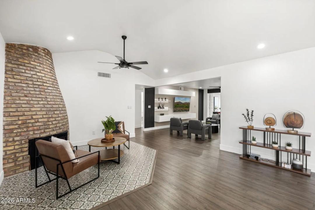 Real Estate Picture 10