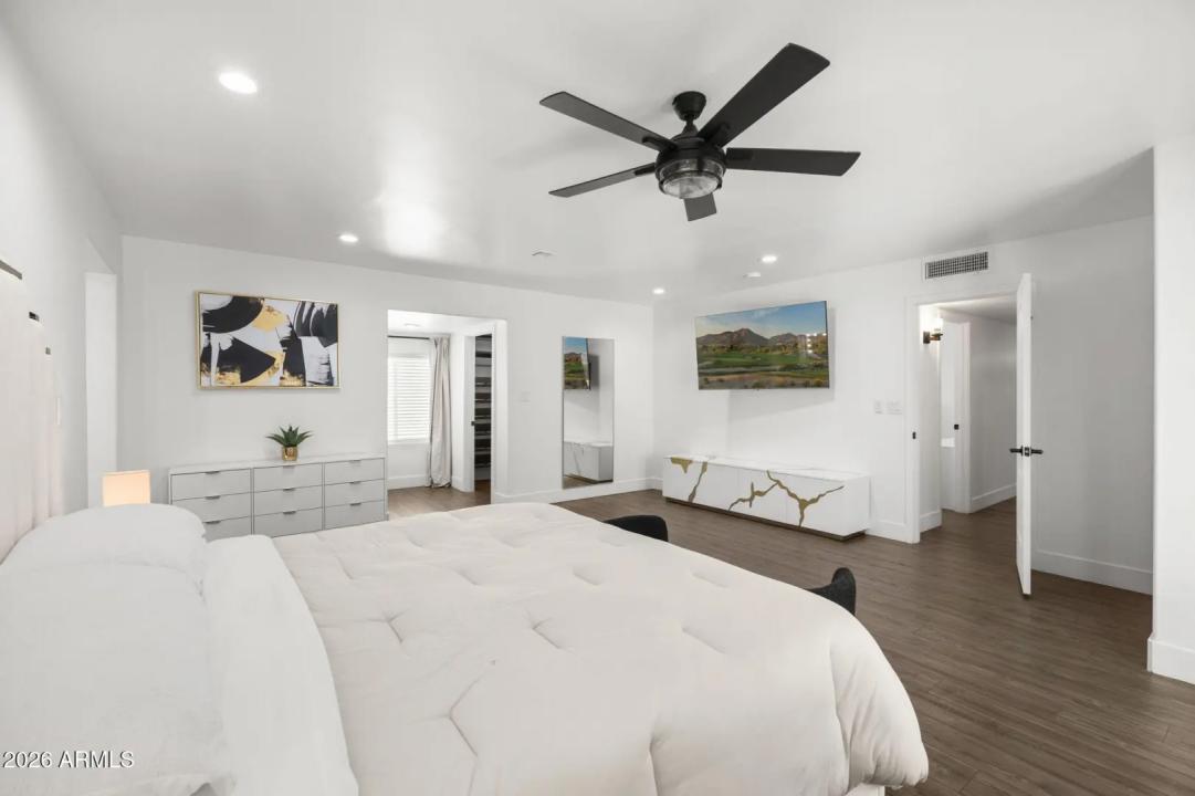 Real Estate Picture 12