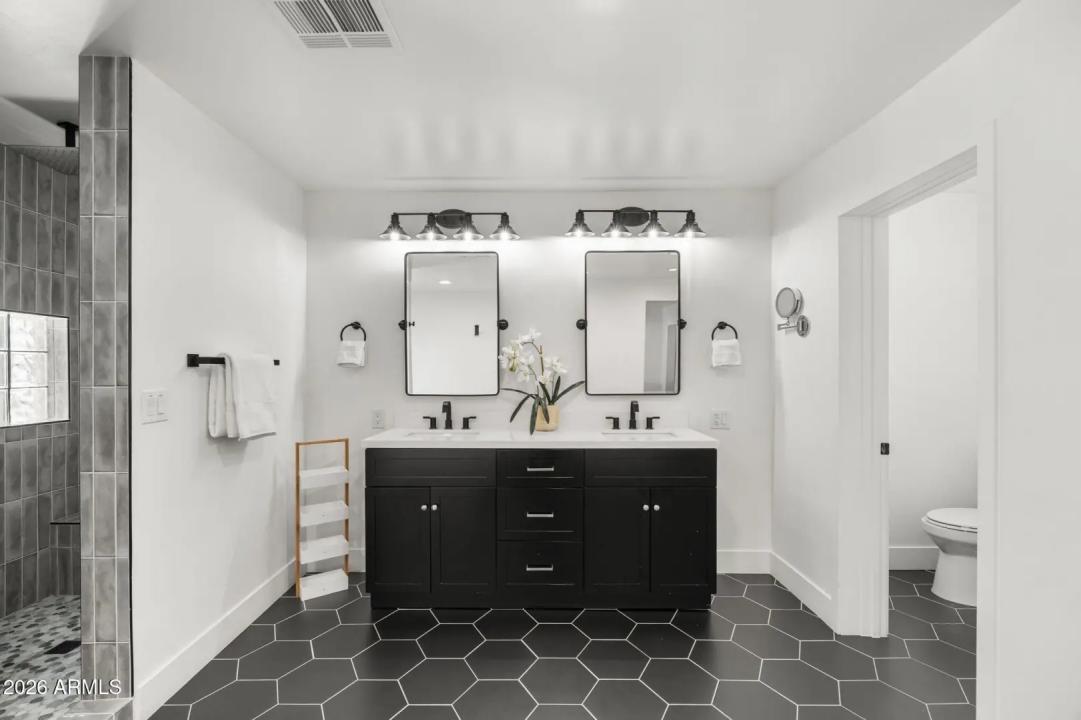Real Estate Picture 14