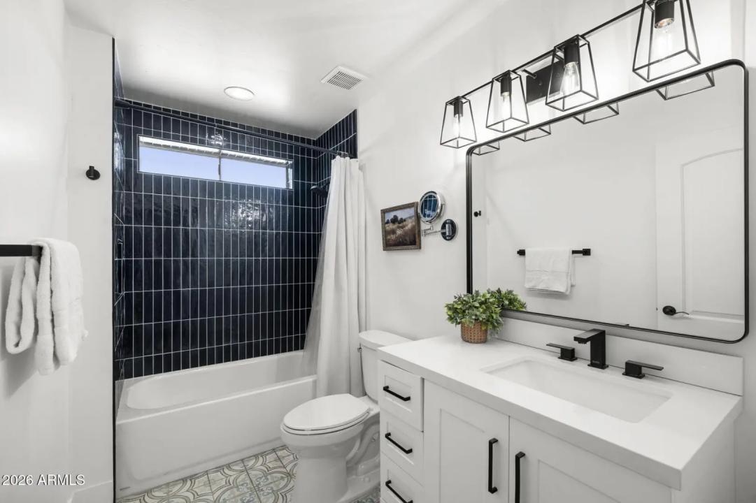 Real Estate Picture 16