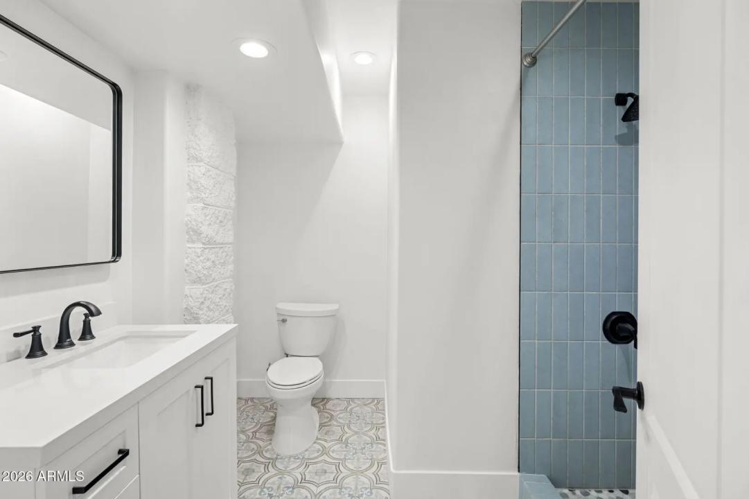Real Estate Picture 17