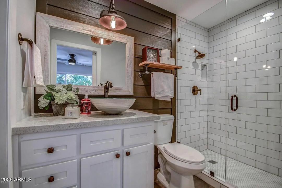 Real Estate Picture 4