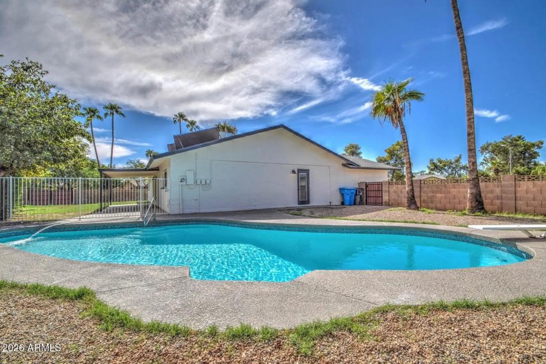 Real Estate Picture 5