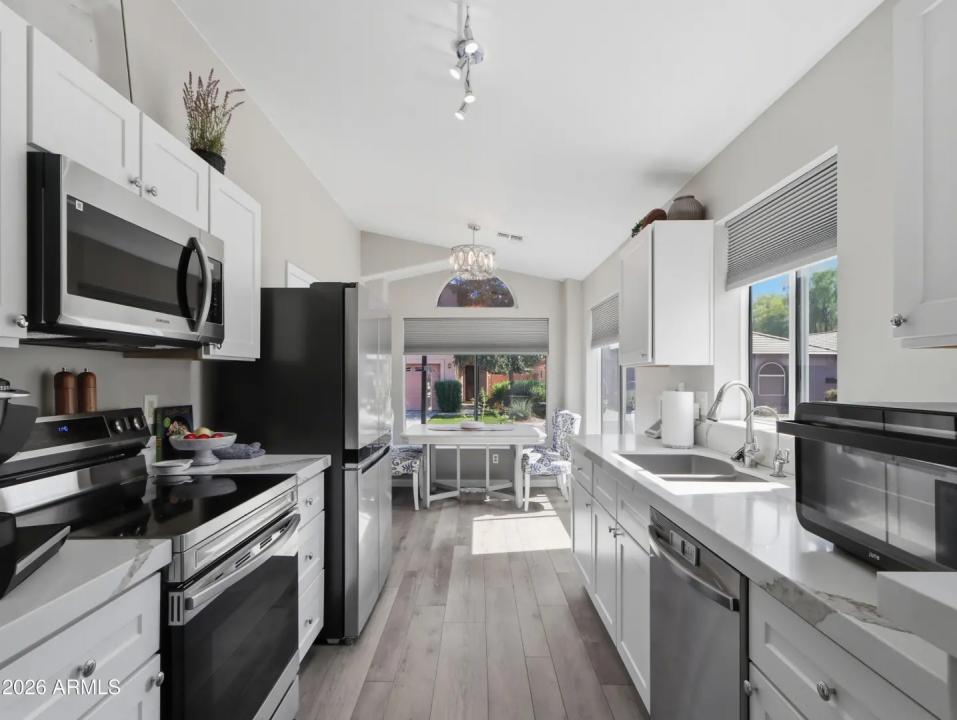 Real Estate Picture 7